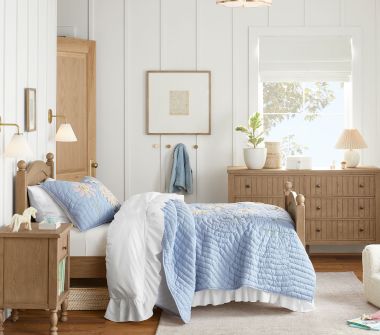 Lakeside Cottage Bedroom